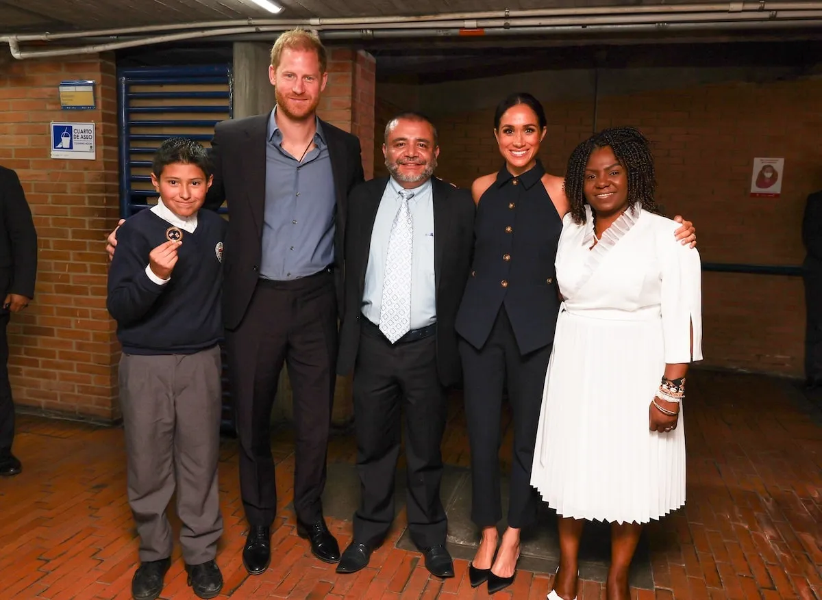 Prince Harry and Meghan Markle stand with Colombia's Vice President Francia Márquez as they pose for a photo