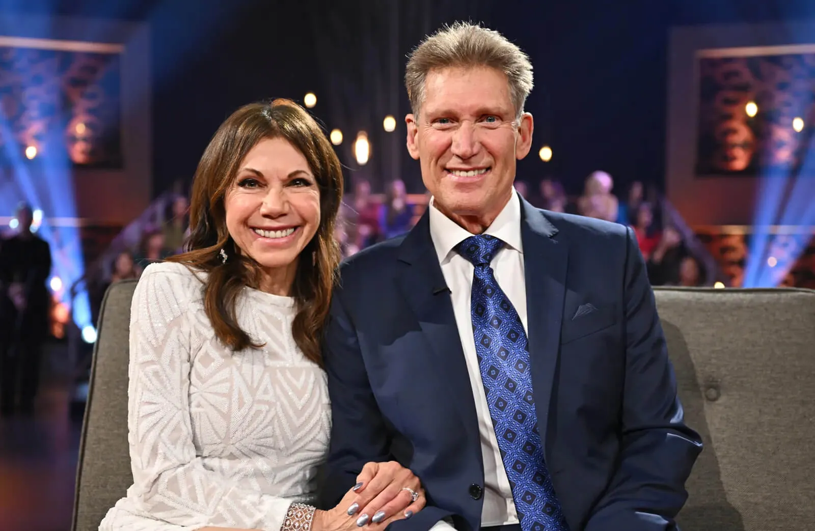 'The Golden Bachelor' couple Theresa Nist and Gerry Turner smiling and posing together on the couch