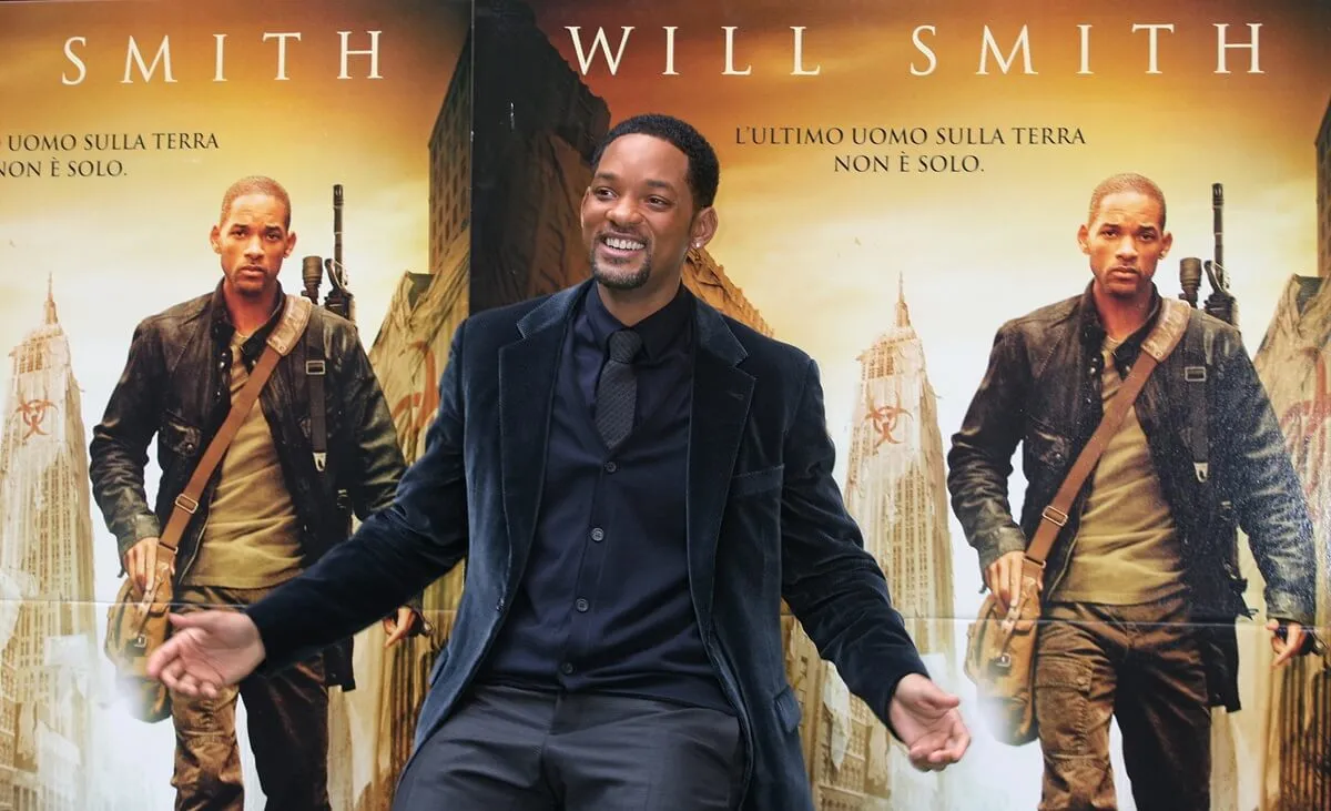 Will Smith posing at the premiere of 'I Am Legend' in a black outfit.